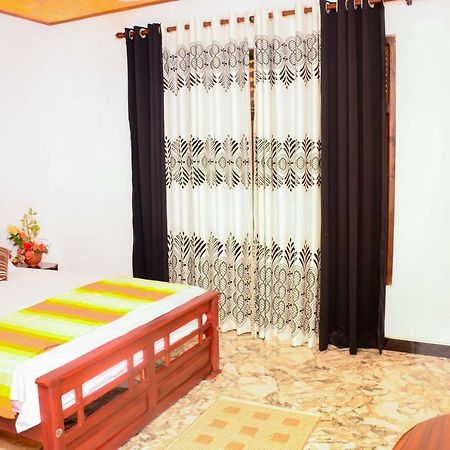 Joseph Family Villa Negombo Esterno foto