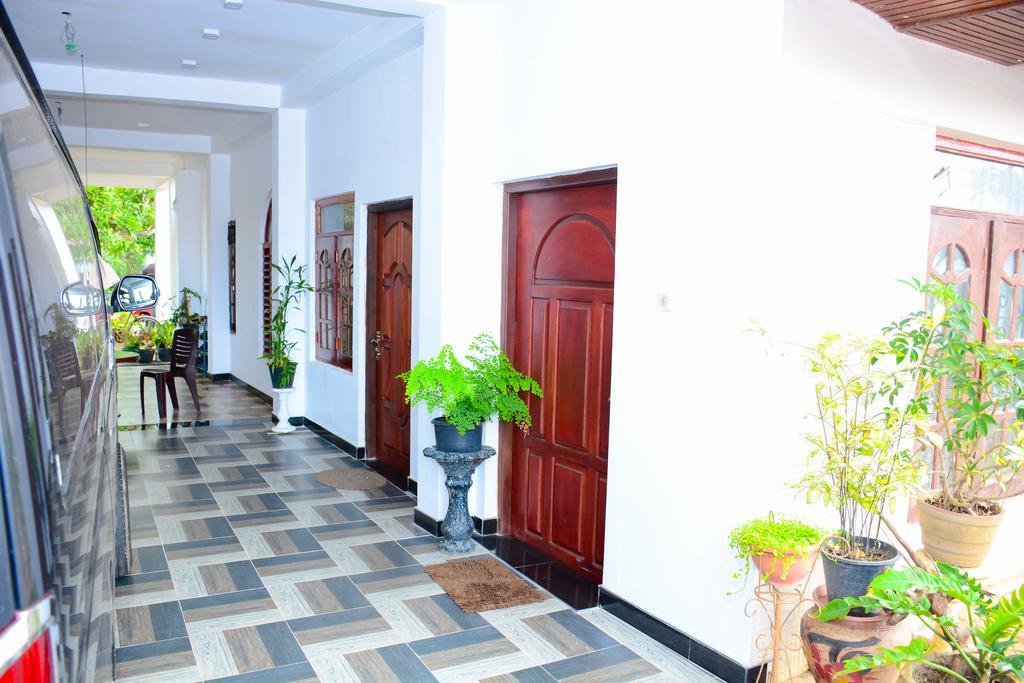 Joseph Family Villa Negombo Esterno foto