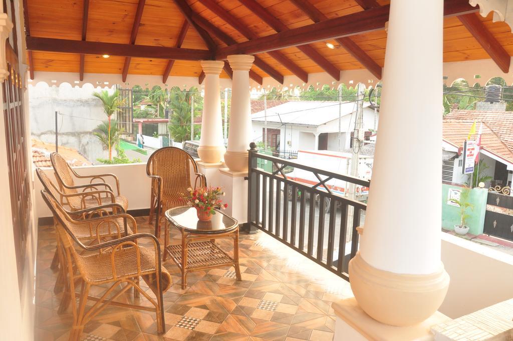 Joseph Family Villa Negombo Esterno foto