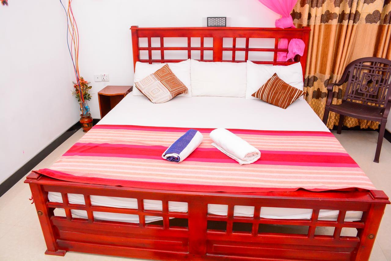Joseph Family Villa Negombo Esterno foto