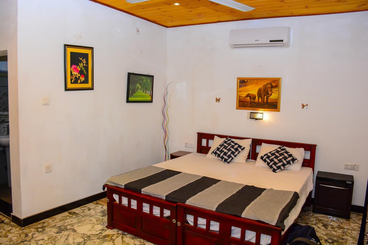 Joseph Family Villa Negombo Esterno foto